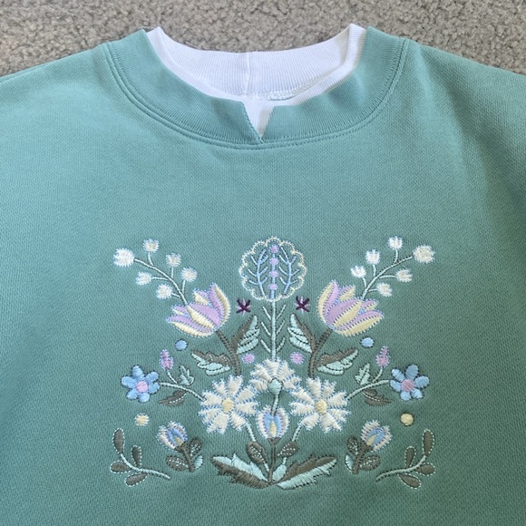 Vintage Floral Embroidered Crewneck Sweater Size M - Picture 2 of 4